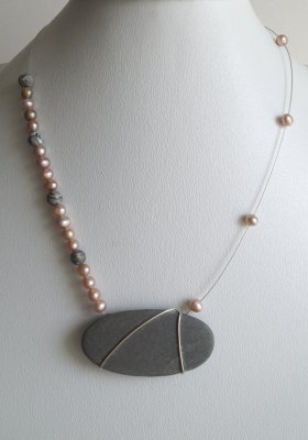 ENTRE PERLES ET PIERRES